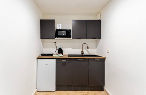 Robion Apartment | Studio Apartment 'Canto Cigalo Rdc 3' with Wi-Fi and Air Conditioning