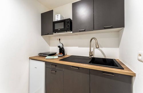 Robion Apartment | Studio Apartment 'Canto Cigalo Rdc 3' with Wi-Fi and Air Conditioning