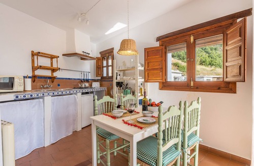 Bubion Apartment | Studio Apartment 'Casa Belmonte' with Sea View, Private Terrace and Wi-Fi