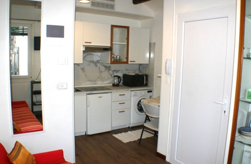 Castello Apartment | Studio Apartment "Casa Loredana" with Private Terrace & Wi-Fi