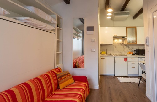 Castello Apartment | Studio Apartment "Casa Loredana" with Private Terrace & Wi-Fi