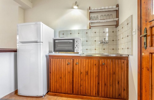 Limni Keri Apartment | Studio Apartment 'Castellos Bellos 2' with Shared Garden, Wi-Fi and Air Conditioning