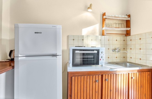 Limni Keri Apartment | Studio Apartment 'Castellos Bellos 2' with Shared Garden, Wi-Fi and Air Conditioning