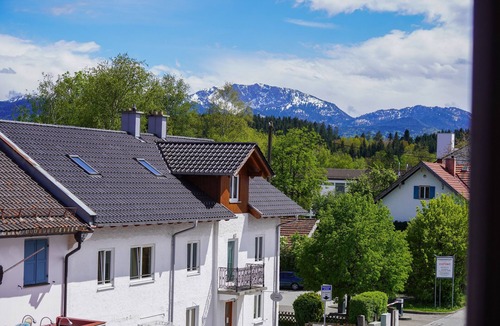 Penzberg Apartment | Studio Apartment 'Central and Nature Nearby' with Mountain View, Balcony and Wi-Fi