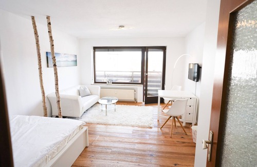 Penzberg Apartment | Studio Apartment 'Central and Nature Nearby' with Mountain View, Balcony and Wi-Fi