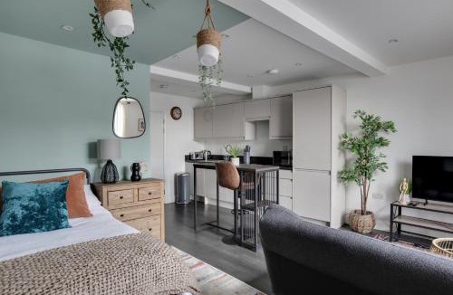 Great Baddow Apartment | Studio Apartment - Central Chelmsford Location