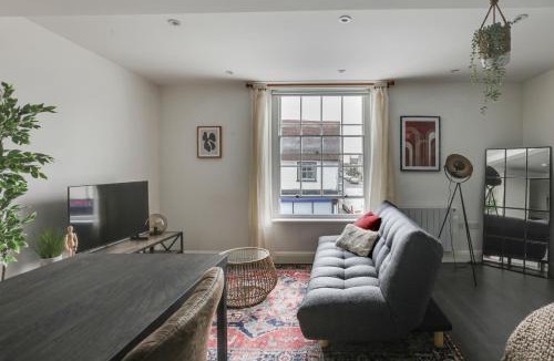 Great Baddow Apartment | Studio Apartment - Central Chelmsford Location