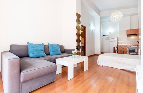 El Ejido Apartment | Studio Apartment “Centro Histórico” in Centre of Málaga with Wi-Fi & Balcony