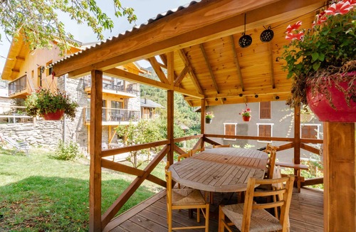 La Perriere Apartment | Studio Apartment 'Charmant 2' with Mountain View, Balcony and Wi-Fi