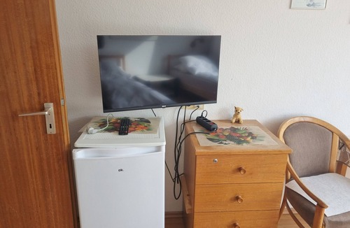 Bad Herrenalb Apartment | Studio Apartment for Contractors with Mountain View, Shared Pool and Wi-Fi