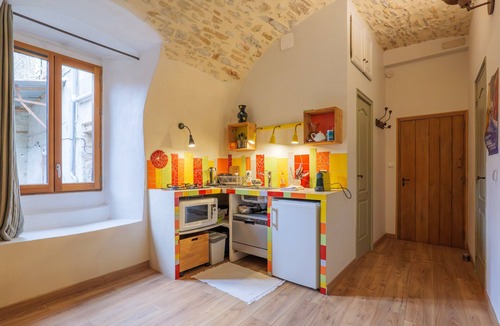 Les Vans Apartment | Studio Apartment 'De Caractère Classé 3' with Wi-Fi