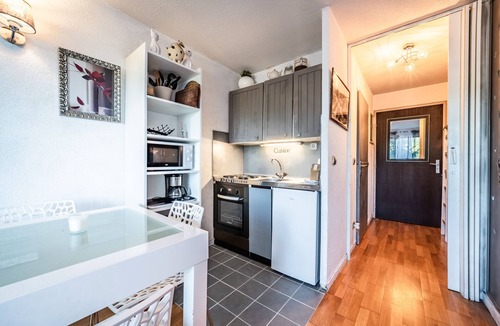 Bogeve Apartment | Studio Apartment 'De Charme' with Mountain View and Balcony