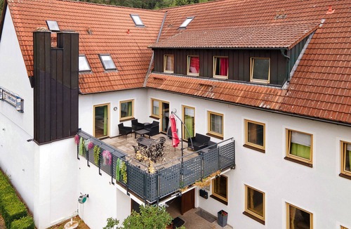 Markt Erlbach Apartment | Studio Apartment 'Zimmer 27' with Shared Terrace, Shared Garden and Wi-Fi
