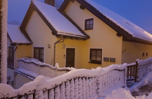 Lauenstein Apartment | Studio Apartment 'Doppelzimmer Schloss Lauenstein' with Shared Terrace and Wi-Fi