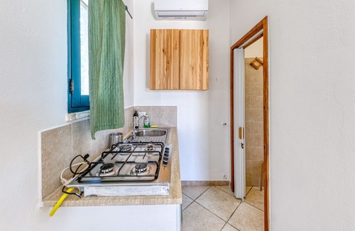 Diso Apartment | Studio Apartment 'Eliados - Bungalow 2' with Shared Pool, Wi-Fi and Air Conditioning