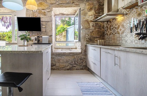 Caminha Apartment | Studio Apartment 'Estúdio Azul' with Mountain View, Shared Pool and Wi-Fi