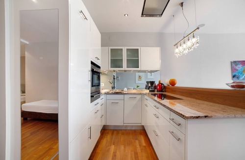 Marlengo Apartment | Studio Apartment 'Faselehof Loftapartment Carat' with Mountain View, Shared Pool and Wi-Fi