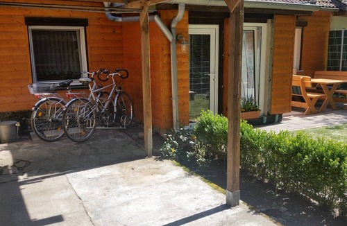 Michendorf Apartment | Studio Apartment 'Ferienwohnung Am Wald' with Private Terrace, Private Garden and Wi-Fi