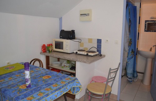 Port Guillaume Apartment | Studio apartment in a historic house, 5 minutes from Port Guillaume—ideal for a couple