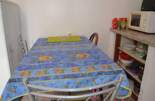 Port Guillaume Apartment | Studio apartment in a historic house, 5 minutes from Port Guillaume—ideal for a couple