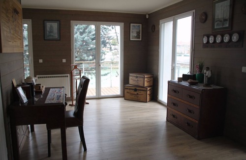 Saint-Maurice Apartment | Studio Apartment "Indépendant" with Private Terrace, Private Heated Pool & Wi-Fi