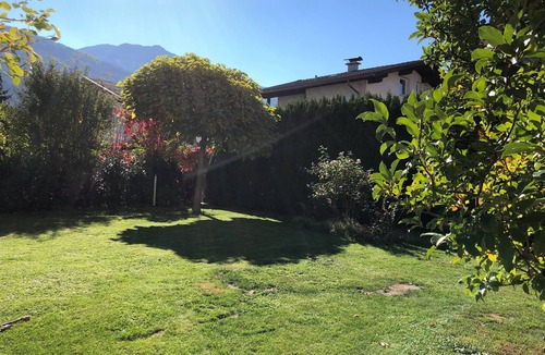 Birgitz Apartment | Studio Apartment 'Gartenstudio Peony' with Mountain View, Private Terrace and Wi-Fi