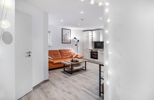 Thomm Apartment | Studio Apartment 'Gateway to Hochwald' with Wi-Fi