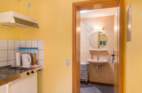 Scheuern Apartment | Studio Apartment 'Gernsbach' with Private Terrace and Wi-Fi