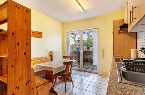 Wernborn Apartment | Studio Apartment 'Gudrun' with Private Terrace, Shared Garden and Wi-Fi