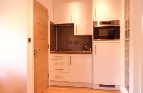 Newmarket Apartment | Studio apartment ideal for work or leisure stays. Near Newmarket and Cambridge.