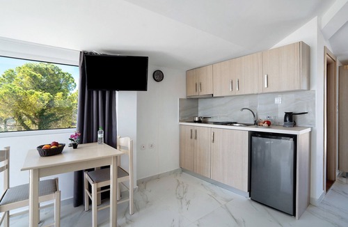 Pidima Kyras Apartment | Studio Apartment 'Iguana 18' with Sea View, Wi-Fi and Air Conditioning