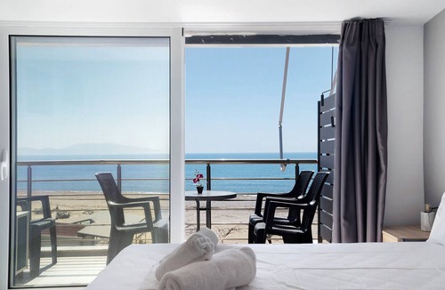 Pidima Kyras Apartment | Studio Apartment 'Iguana 17' with Sea View, Wi-Fi and Air Conditioning