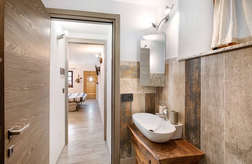 Aosta Apartment | Studio Apartment 'Il Capriolo Aosta' with Mountain View, Shared Garden and Wi-Fi