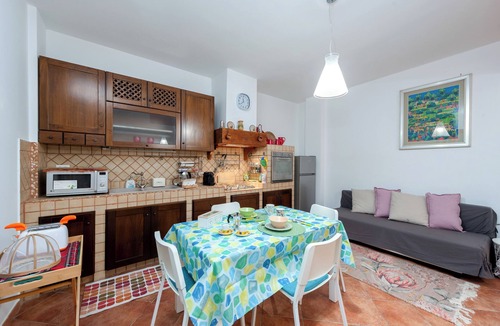Castromediano Apartment | Studio Apartment 'Il Melograno Di Lecce' with Shared Terrace, Wi-Fi and Air Conditioning