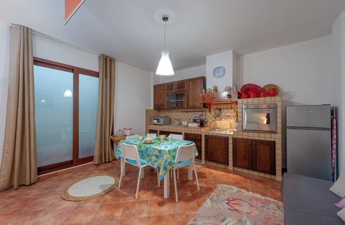 Castromediano Apartment | Studio Apartment 'Il Melograno Di Lecce' with Shared Terrace, Wi-Fi and Air Conditioning