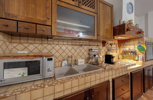 Castromediano Apartment | Studio Apartment 'Il Melograno Di Lecce' with Shared Terrace, Wi-Fi and Air Conditioning
