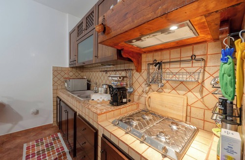 Castromediano Apartment | Studio Apartment 'Il Melograno Di Lecce' with Shared Terrace, Wi-Fi and Air Conditioning