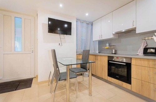 Nepszinhaz negyed Apartment | Studio apartment in Budapest, Rakoczi