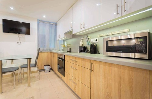 Nepszinhaz negyed Apartment | Studio apartment in Budapest, Rakoczi