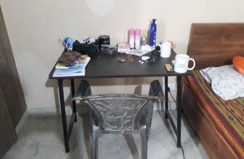 Malviya Nagar Apartment | Studio apartment overlooking Select City Walk Mall