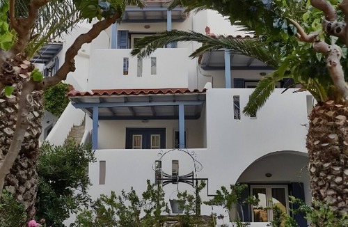Gavrio Apartment | Studio Apartment 'Irene 2 Deluxe Double 5' with Shared Terrace, Wi-Fi and Air Conditioning