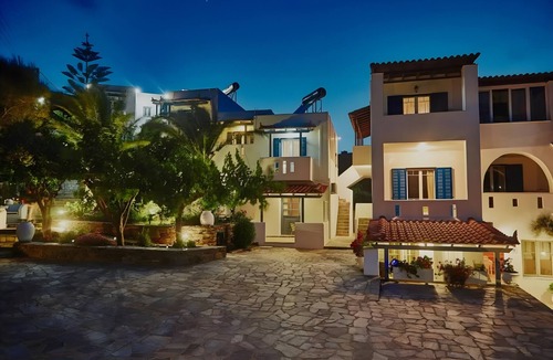 Gavrio Apartment | Studio Apartment 'Irene 2 Deluxe Double 5' with Shared Terrace, Wi-Fi and Air Conditioning