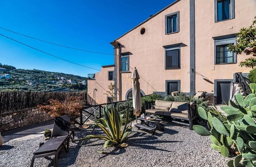 Schiazzano Apartment | Studio Apartment 'Villa Cangiani - La Lavanda' with Mountain View and Wi-Fi