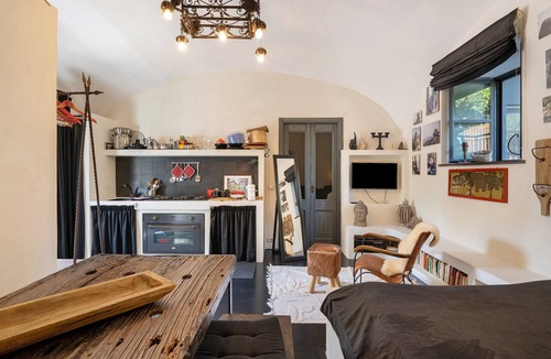 Schiazzano Apartment | Studio Apartment 'Il Vecchio Forno' with Mountain View, Private Terrace and Wi-Fi