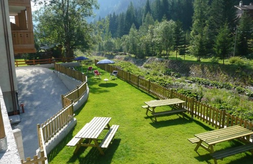 Rocca Pietore Apartment | Studio Apartment 'Appartamento Mono 2' with Mountain View, Shared Garden and Wi-Fi