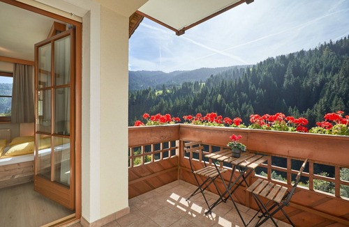 Racines Apartment | Studio Apartment "Jaufenspitze Blasighof" with Mountain View, Wi-Fi & Garden