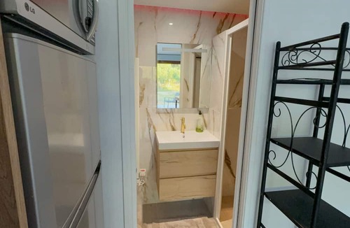Roquevaire Apartment | Studio Apartment 'JK' with Private Terrace and Wi-Fi