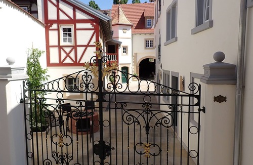 Grosskarlbach Apartment | Studio apartment "Kapellenberg" in the old winery