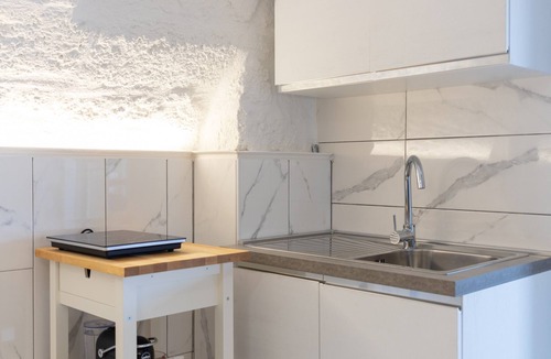 Cozze House | Studio Apartment 'La Porta Sul Mare' with Private Terrace, Wi-Fi and Air Conditioning