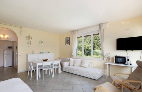 Predore Apartment | Studio Apartment 'L'Orizzonte sul Lago' with Lake View, Wi-Fi and Air Conditioning